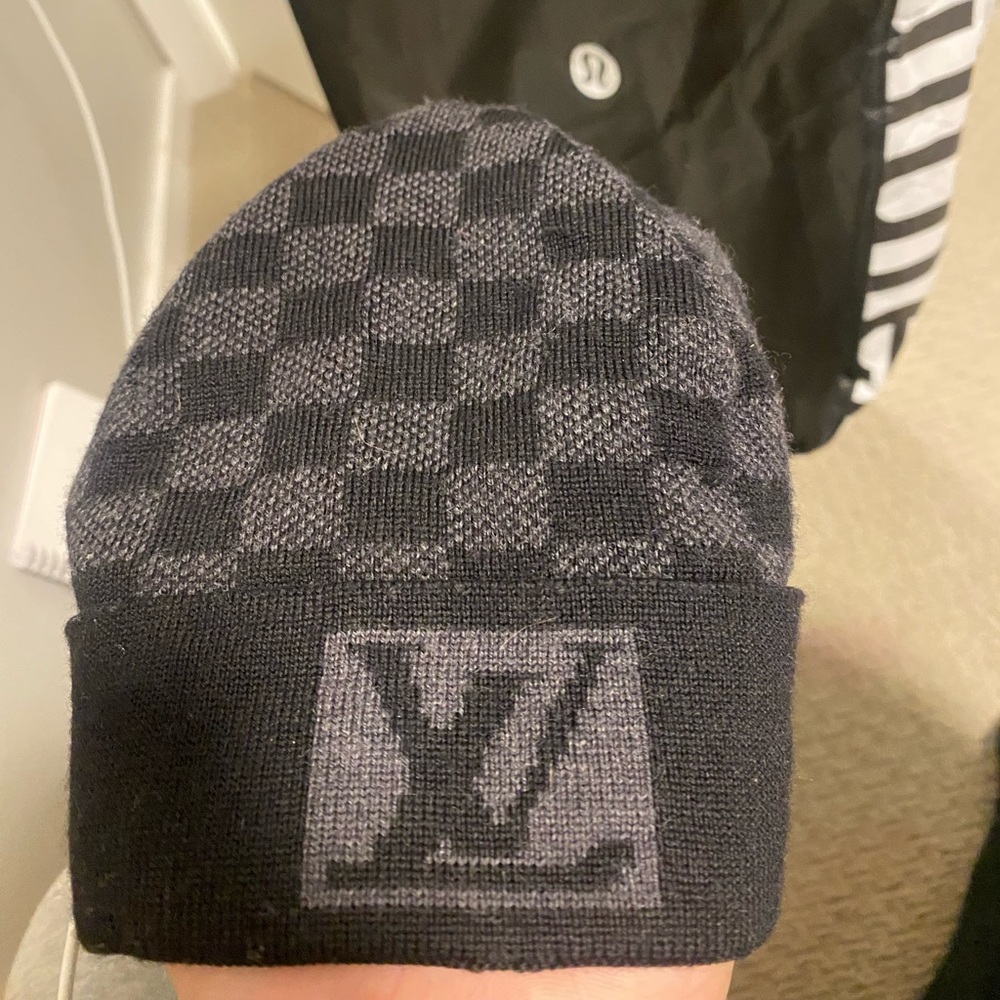 Louis Vuitton Petit Damiere Beanie Rare 2009